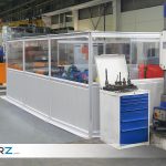 Sichere Bereichs- und Fahrwegeabtrennung mit mobilen Industrie-Trennwänden von GERZ GmbH